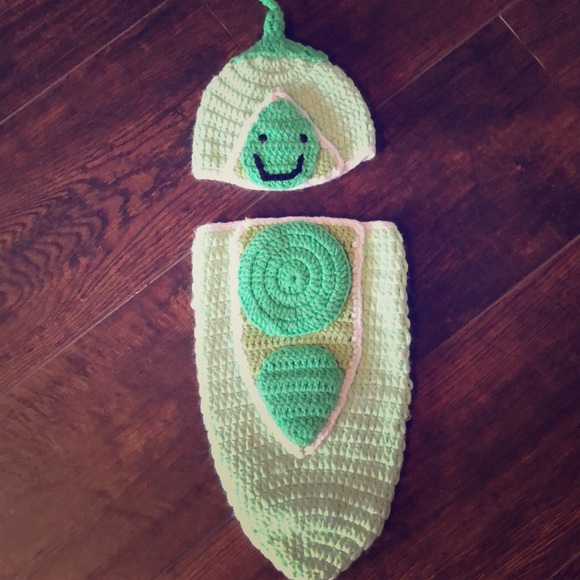 so dorable Other - Pea n pod crochet diaper cover and hat.